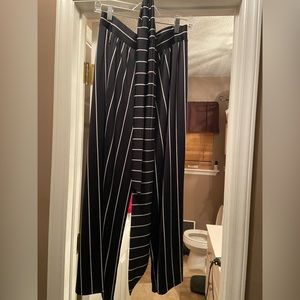 Super cute stretchy dress pants